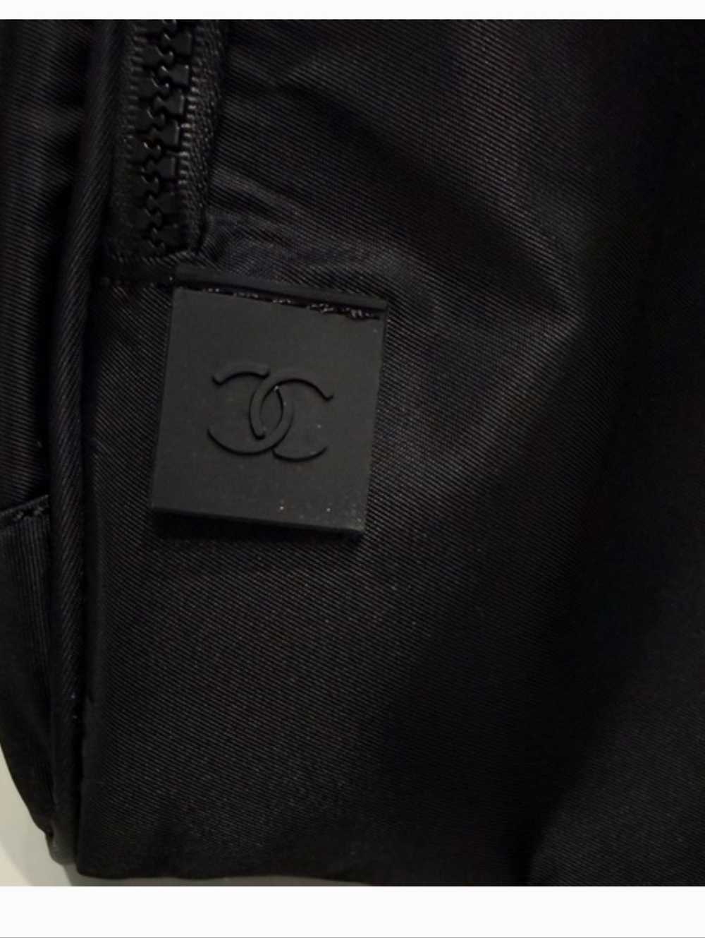 Black Nylon With White Branding Unisex Travel/Gym Bag. - Picture 11 of 12